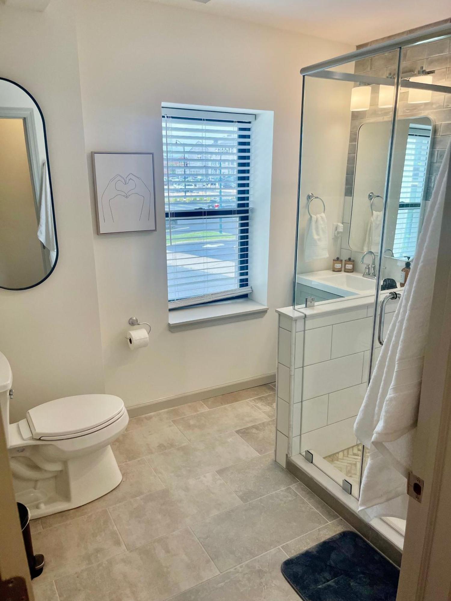 Modern Fully Renovated Suite & Loft In Downtown Trenton Bagian luar foto