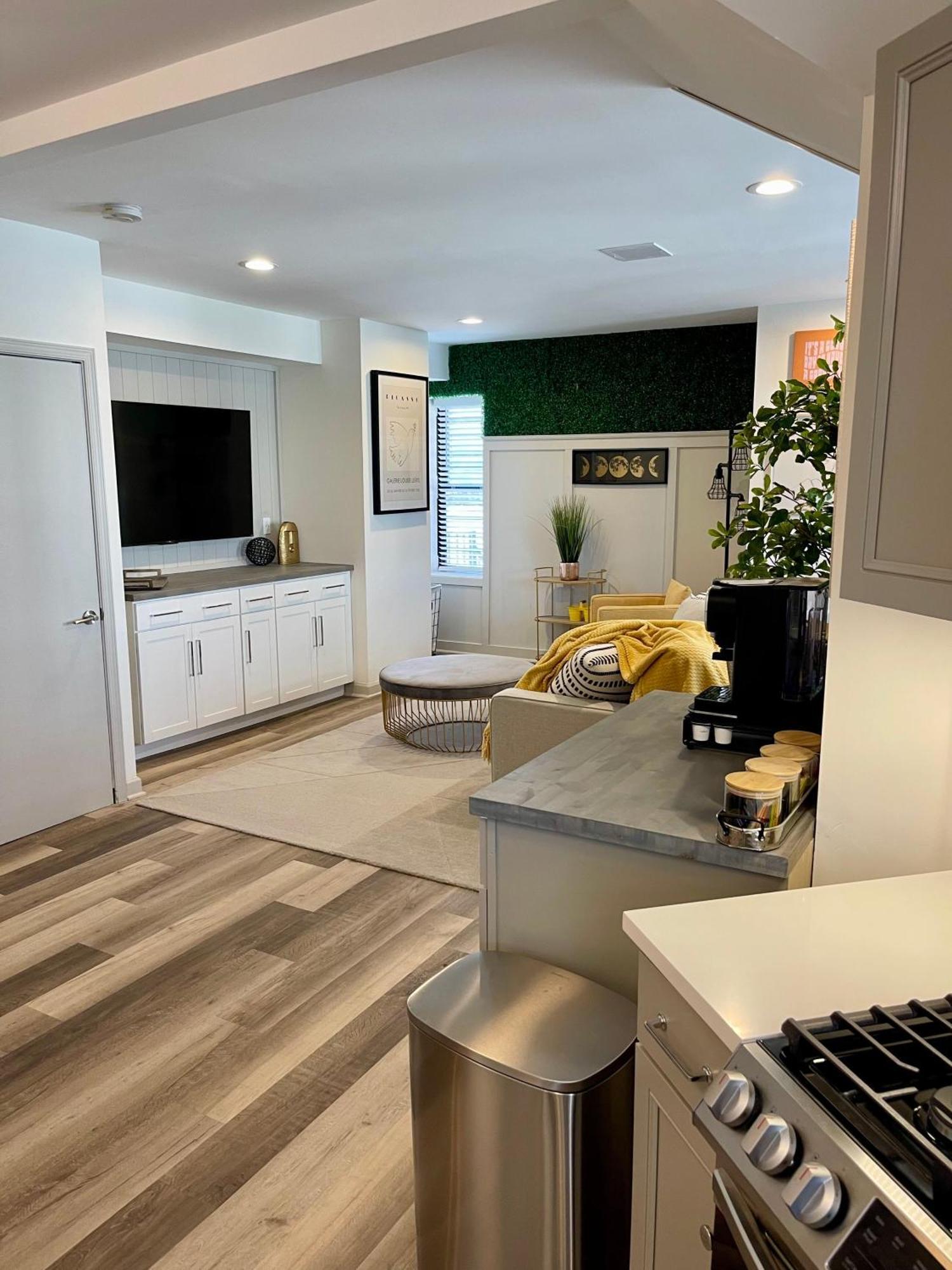 Modern Fully Renovated Suite & Loft In Downtown Trenton Bagian luar foto