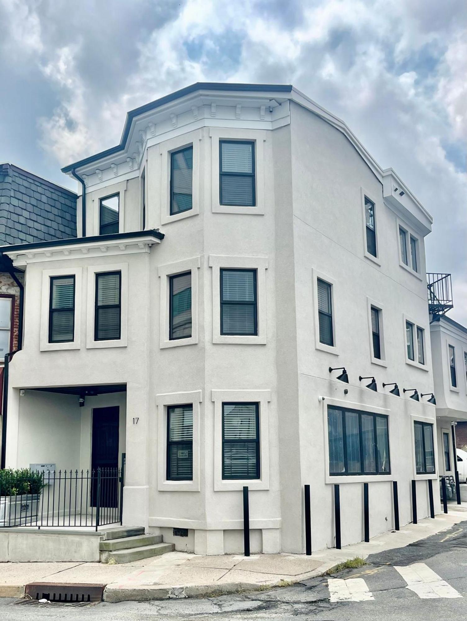 Modern Fully Renovated Suite & Loft In Downtown Trenton Bagian luar foto