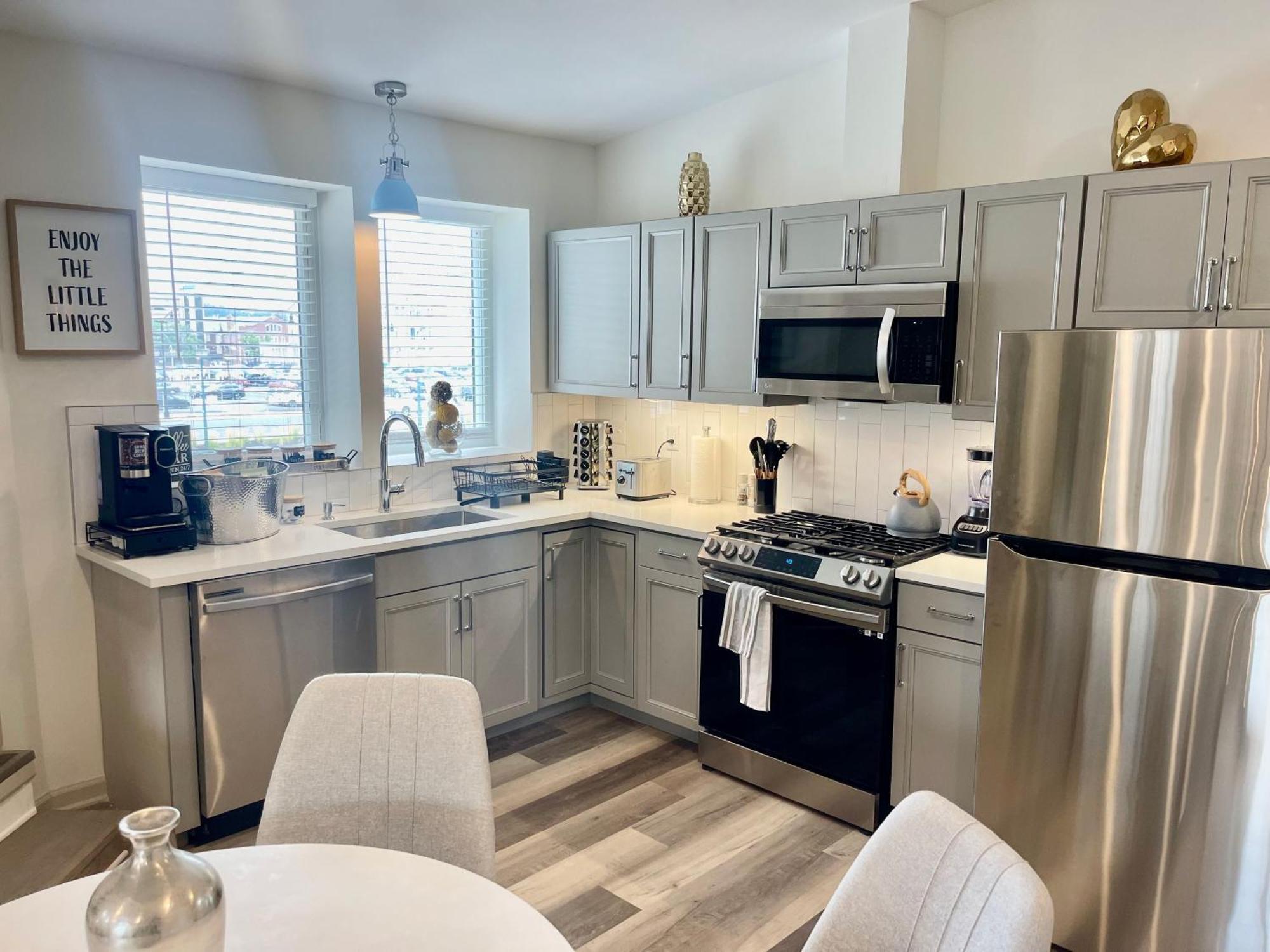 Modern Fully Renovated Suite & Loft In Downtown Trenton Bagian luar foto