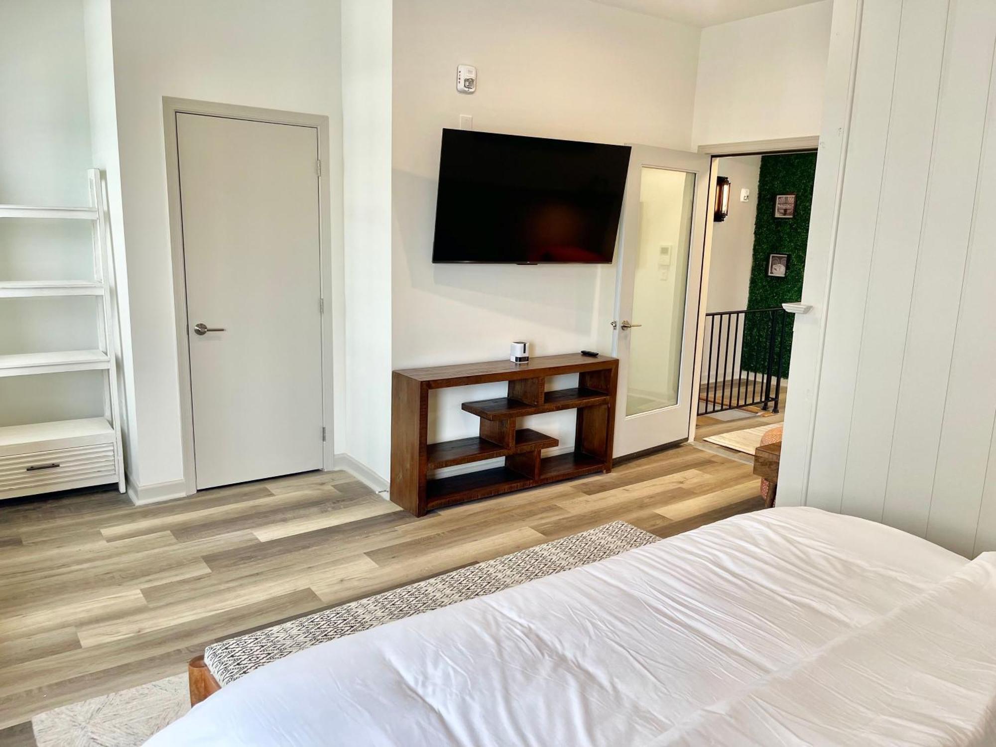 Modern Fully Renovated Suite & Loft In Downtown Trenton Bagian luar foto