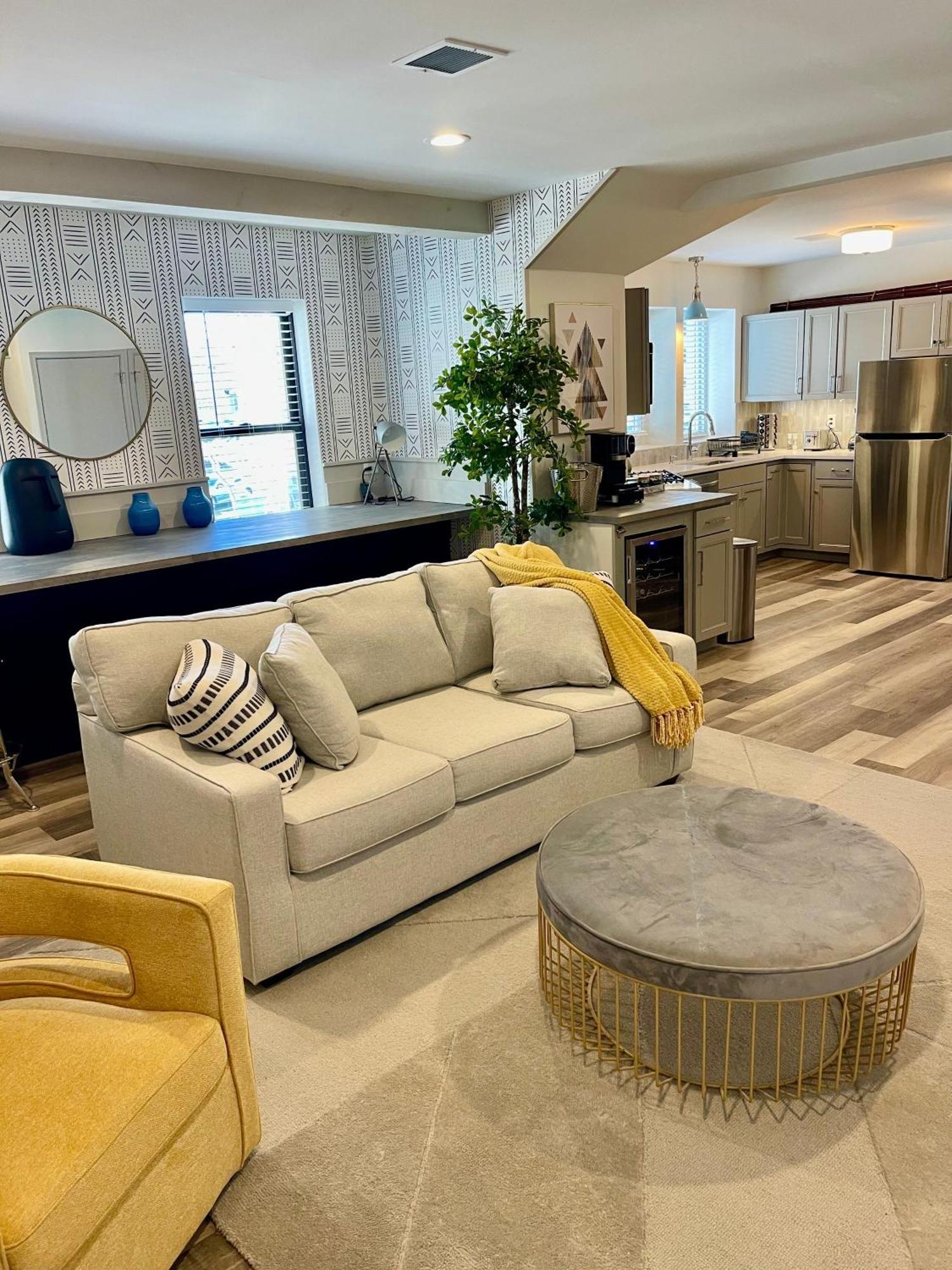 Modern Fully Renovated Suite & Loft In Downtown Trenton Ruang foto